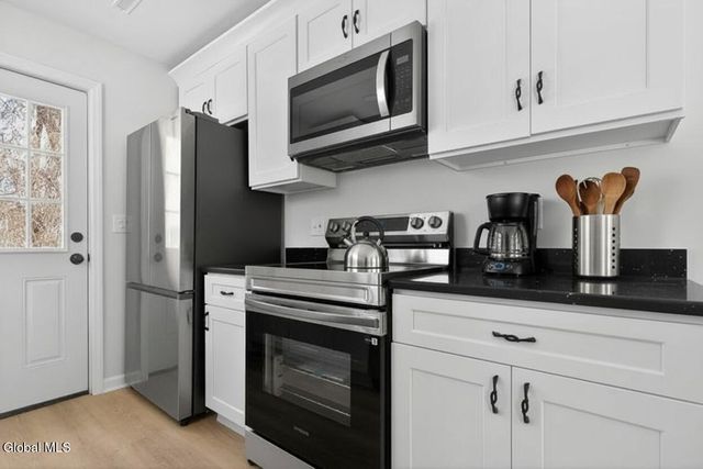 40 Sherwood Drive, Colonie, NY 12110