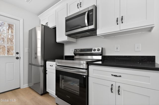 40 Sherwood Drive, Colonie, NY 12110