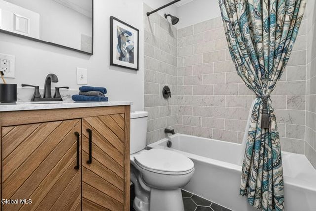 40 Sherwood Drive, Colonie, NY 12110