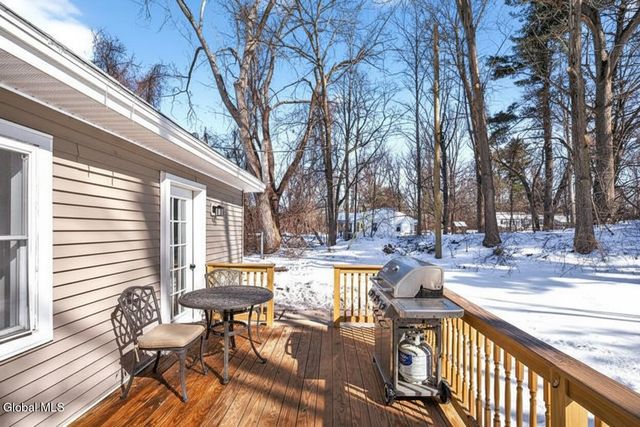 40 Sherwood Drive, Colonie, NY 12110