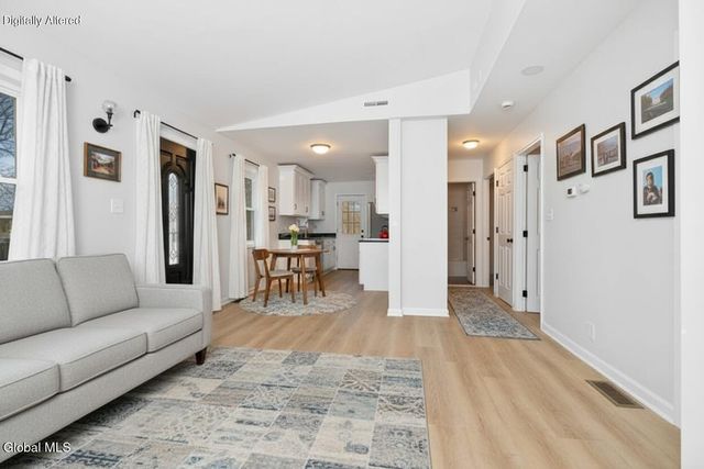 40 Sherwood Drive, Colonie, NY 12110