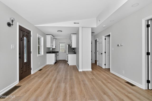 40 Sherwood Drive, Colonie, NY 12110