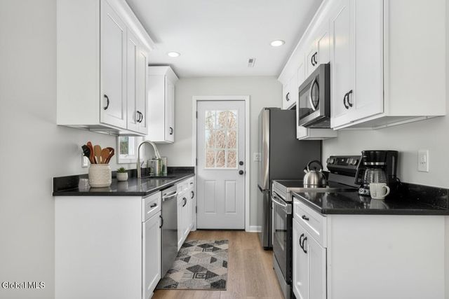 40 Sherwood Drive, Colonie, NY 12110