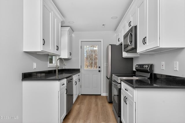 40 Sherwood Drive, Colonie, NY 12110