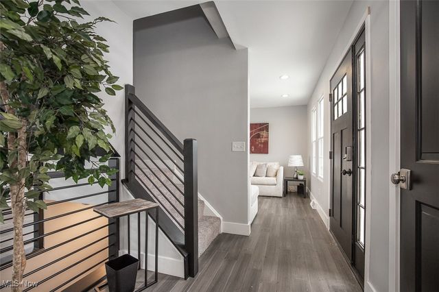 6598 Richmond Road, Oakwood Village, OH 44146