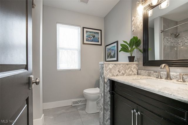 6598 Richmond Road, Oakwood Village, OH 44146