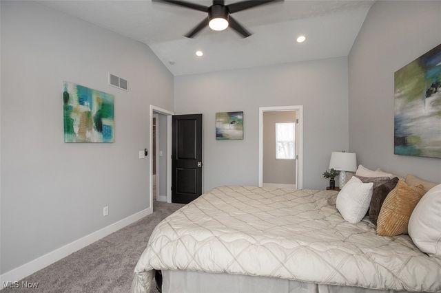 6598 Richmond Road, Oakwood Village, OH 44146