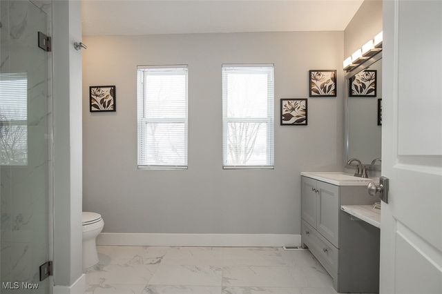 6598 Richmond Road, Oakwood Village, OH 44146