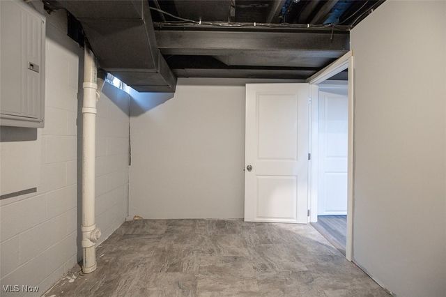 6598 Richmond Road, Oakwood Village, OH 44146