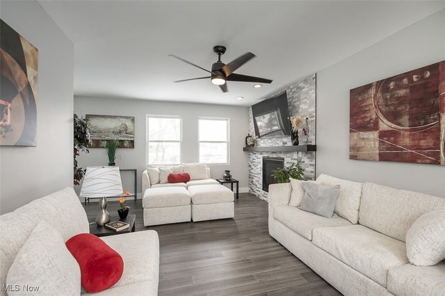 6598 Richmond Road, Oakwood Village, OH 44146