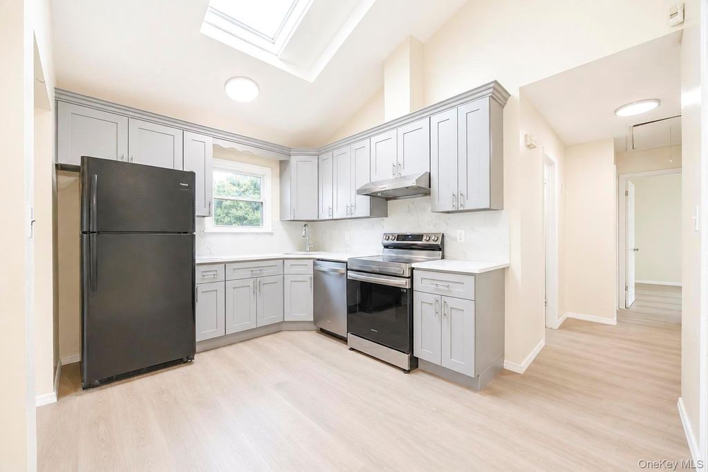 653 Sherman Avenue, East Meadow, NY 11554 — photo 3