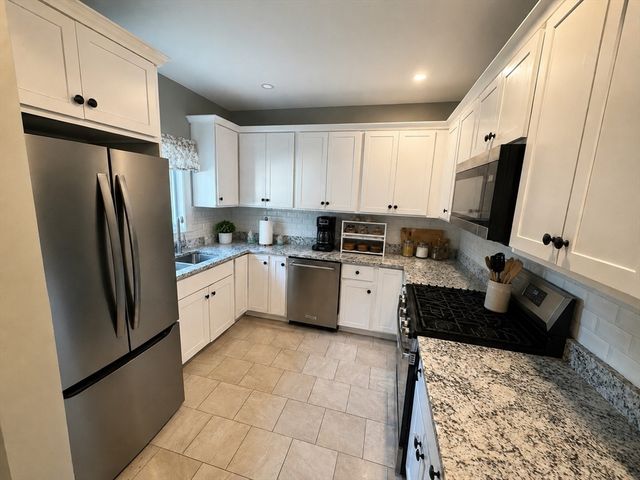 177 Anthony St, Fall River, MA 02721