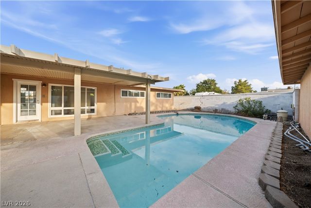 1001 Silver Lake Drive, Las Vegas, NV 89108