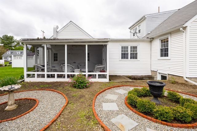 26 Crumwold Place, Hyde Park, NY 12538
