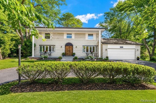 28700 W 14 Mile Road, West Bloomfield, MI 48322