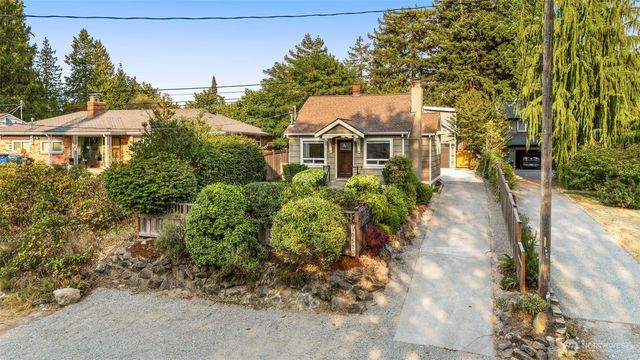 10530 Ashworth Avenue N, Seattle, WA 98133