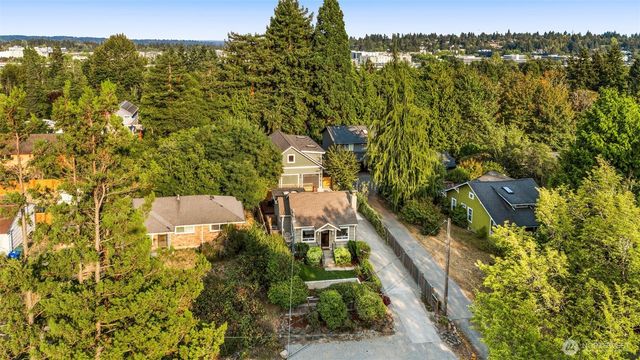 10530 Ashworth Avenue N, Seattle, WA 98133