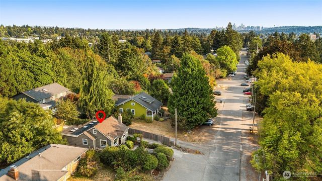 10530 Ashworth Avenue N, Seattle, WA 98133