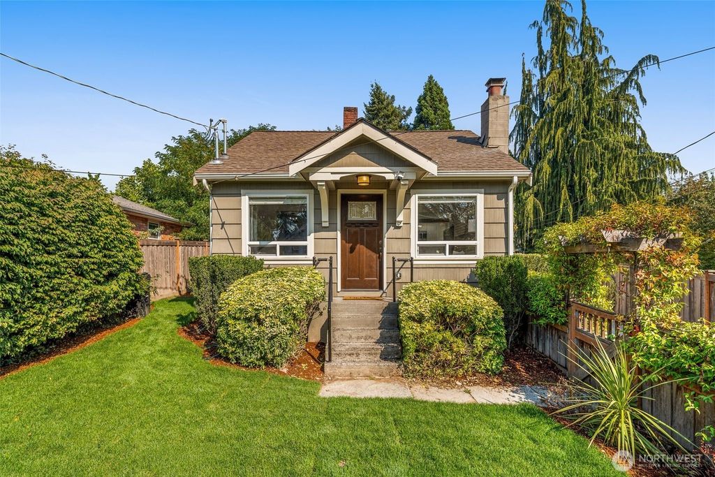 10530 Ashworth Avenue N, Seattle, WA 98133