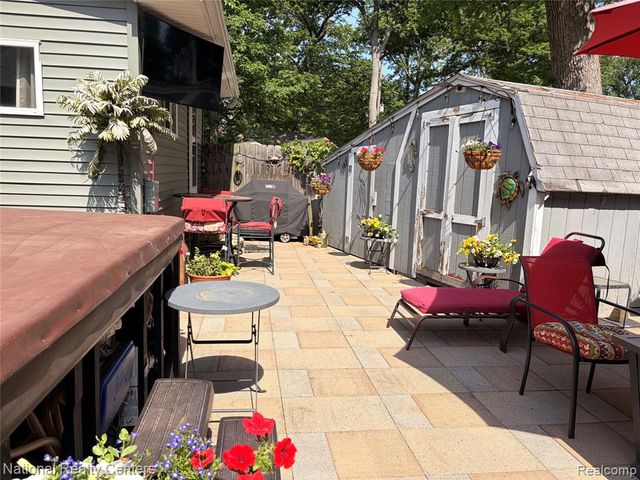 2025 Parkwood Court, Brooklyn, MI 49230