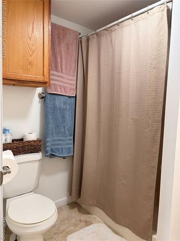 2025 Parkwood Court, Brooklyn, MI 49230