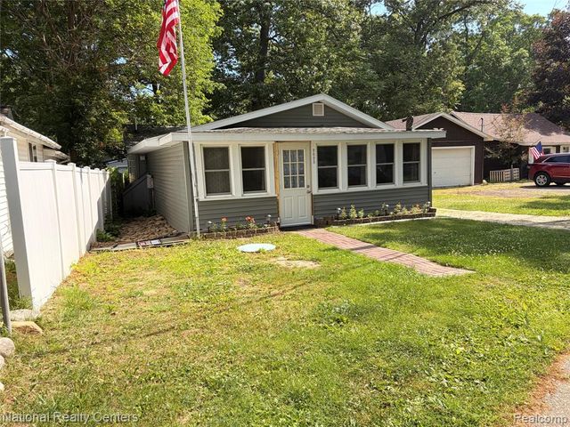 2025 Parkwood Court, Brooklyn, MI 49230
