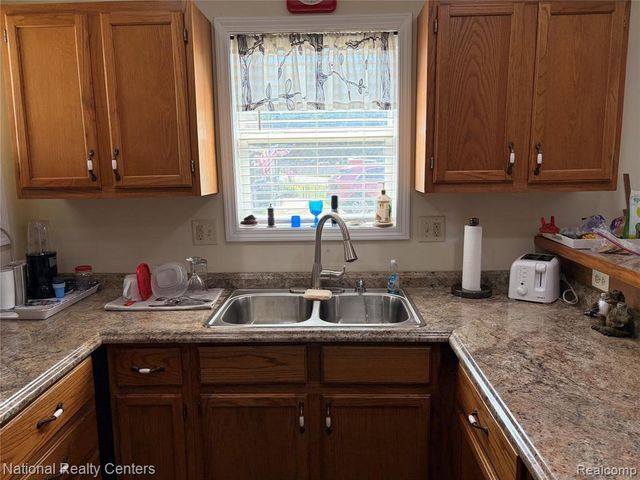 2025 Parkwood Court, Brooklyn, MI 49230