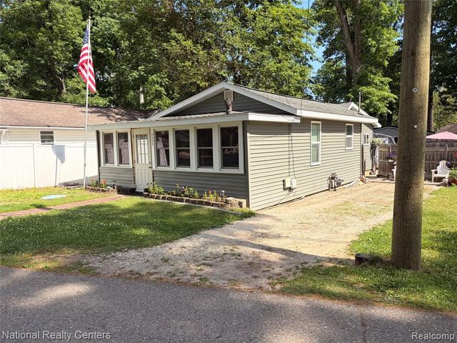 2025 Parkwood Court, Brooklyn, MI 49230