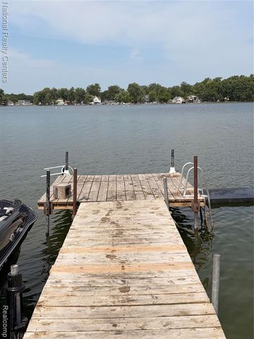 2025 Parkwood Court, Brooklyn, MI 49230