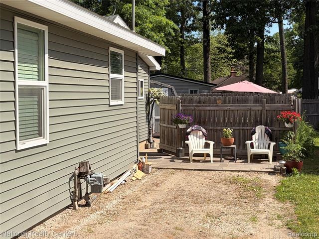 2025 Parkwood Court, Brooklyn, MI 49230