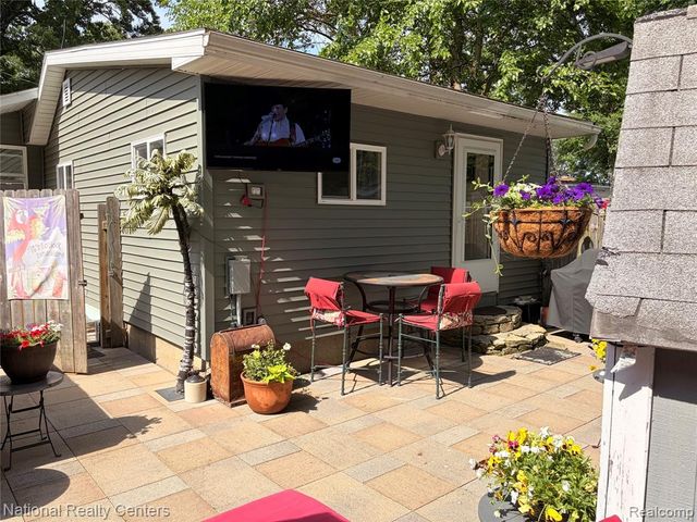 2025 Parkwood Court, Brooklyn, MI 49230