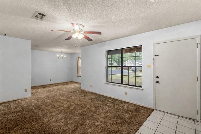 310 McClendon DR, Elgin, TX 78621