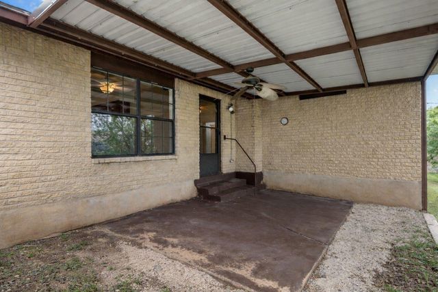 310 McClendon DR, Elgin, TX 78621