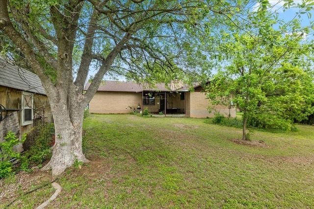 310 McClendon DR, Elgin, TX 78621