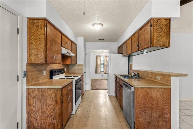 310 McClendon DR, Elgin, TX 78621