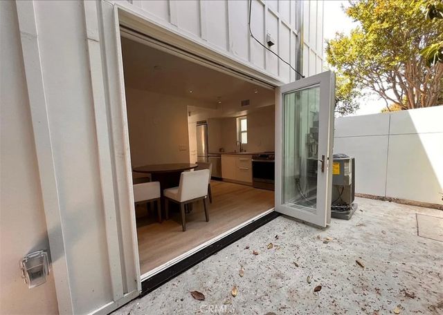 2686 Greenfield, Los Angeles, CA 90064