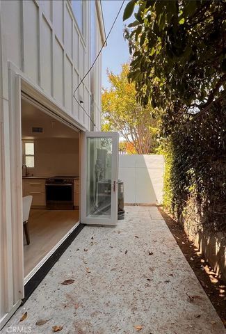 2686 Greenfield, Los Angeles, CA 90064