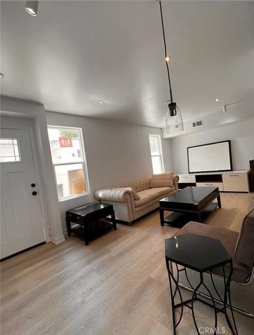 2686 Greenfield, Los Angeles, CA 90064