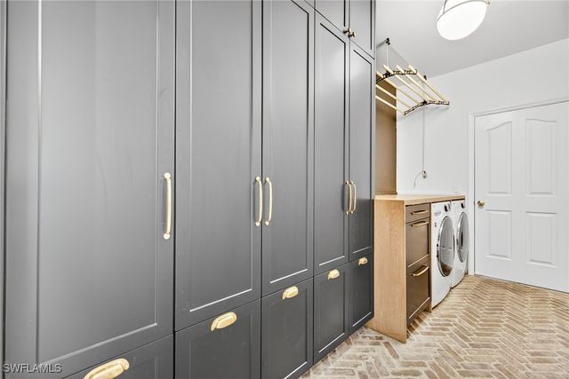 263 Silverado DR, Naples, FL 34119