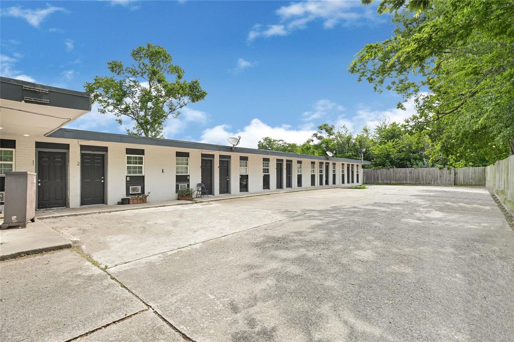 3714 Dabney Street 10, Houston, TX 77026