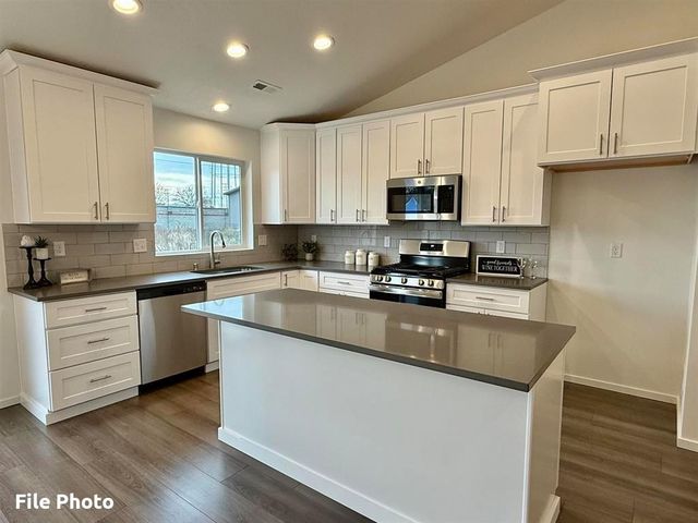 609 S Manifold Ln, Spokane Valley, WA 99016