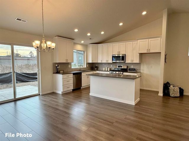 609 S Manifold Ln, Spokane Valley, WA 99016