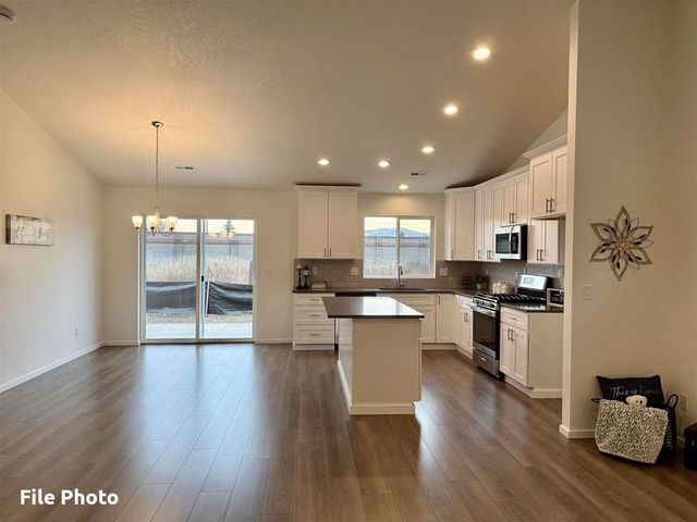 609 S Manifold Ln, Spokane Valley, WA 99016