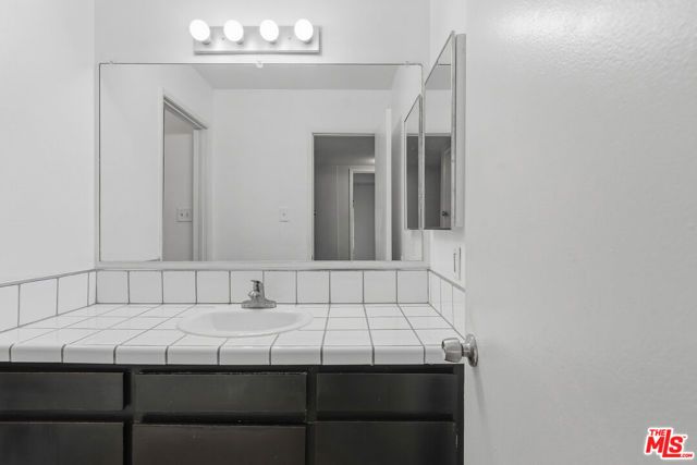 5700 Etiwanda Avenue 136, Tarzana (los Angeles), CA 91356