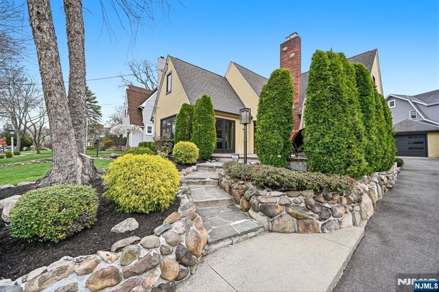 11 Ashton Place, Glen Rock, NJ 07452
