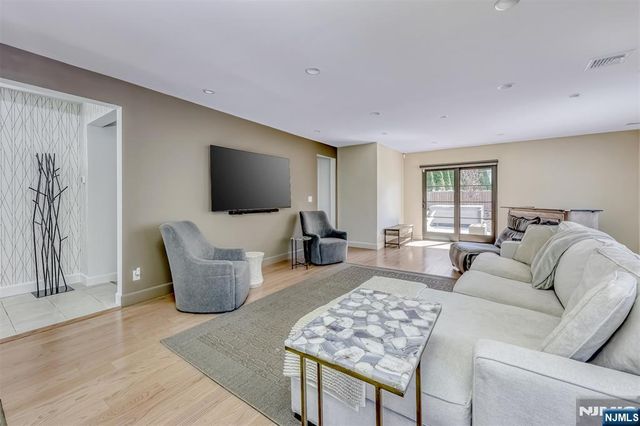 11 Ashton Place, Glen Rock, NJ 07452