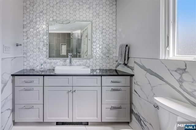 11 Ashton Place, Glen Rock, NJ 07452
