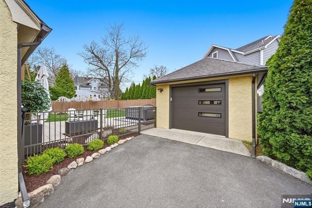 11 Ashton Place, Glen Rock, NJ 07452