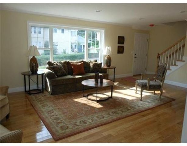 3 Oakley Rd 3, Watertown, MA 02472