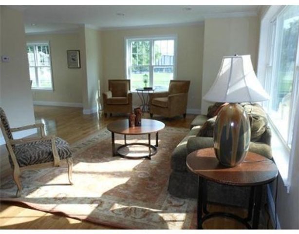3 Oakley Rd 3, Watertown, MA 02472